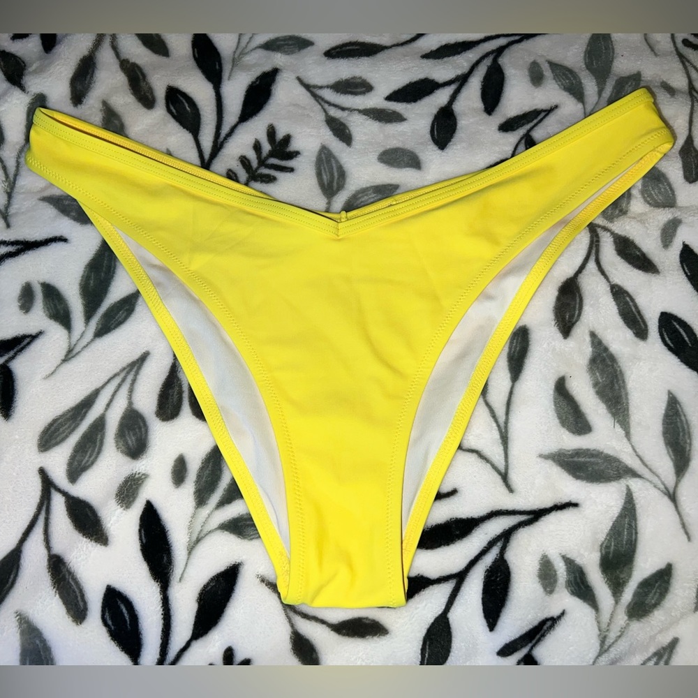 CupShe Yellow High Leg Cheeky Bikini Bottoms NEW without tags LARGE Perfect